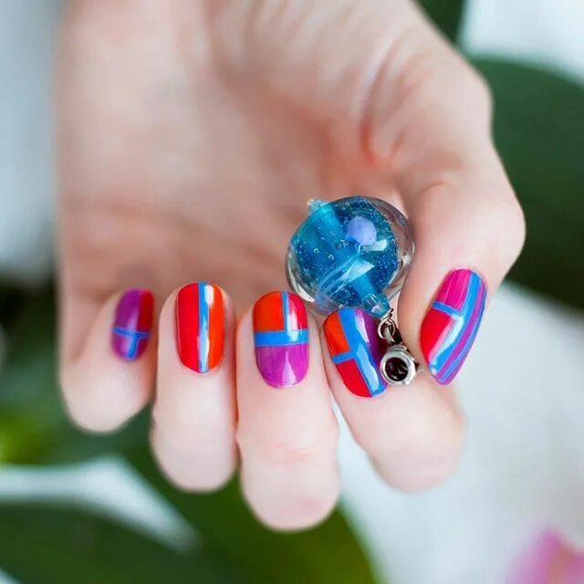 Красно голубой маникюр Zoya Nail Polish in Dixie from the Sunsets Collection Summer 2016