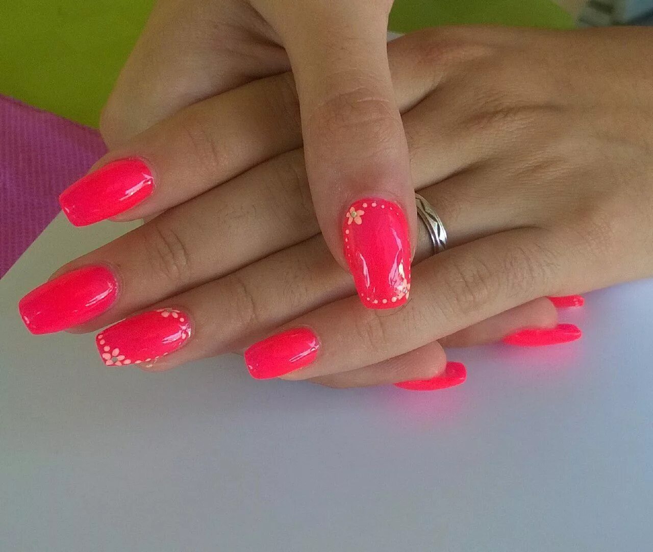 Красно коралловый маникюр Rosa fluo di "Passione unghie". Summer nails, Pink nails, Coral nails