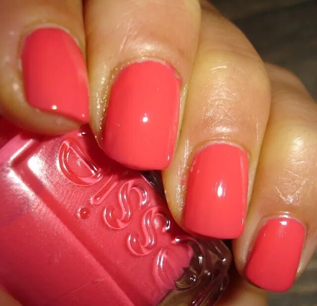 Красно коралловый маникюр My Chihuahua Bites! Nails, Beauty nails, Essie nail polish