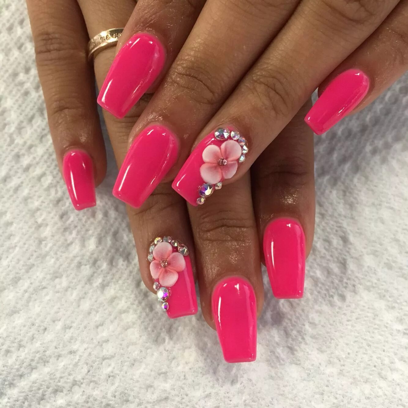 Красно розовый маникюр Vacation nails :) Pretty nails, Floral nails, Vacation nail designs