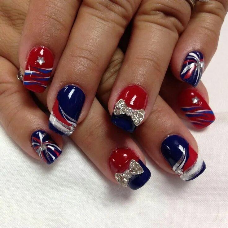 Красно сине белый маникюр Patriotic nails Firework nails, Patriotic nails, July nails
