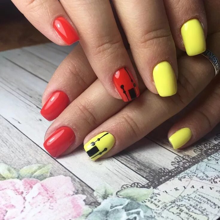 Красно желтый маникюр Manicure yellow with red