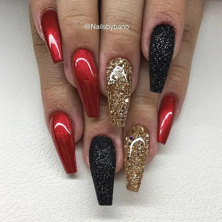 Красно золотой маникюр на длинные ногти Bano Betweni on Instagram: ""Red chrome" , LE sugar nails glitter "Black" & Egen