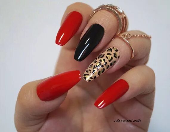 Красно золотой маникюр на длинные ногти Pin on Christmas and Hanukkah Manicures