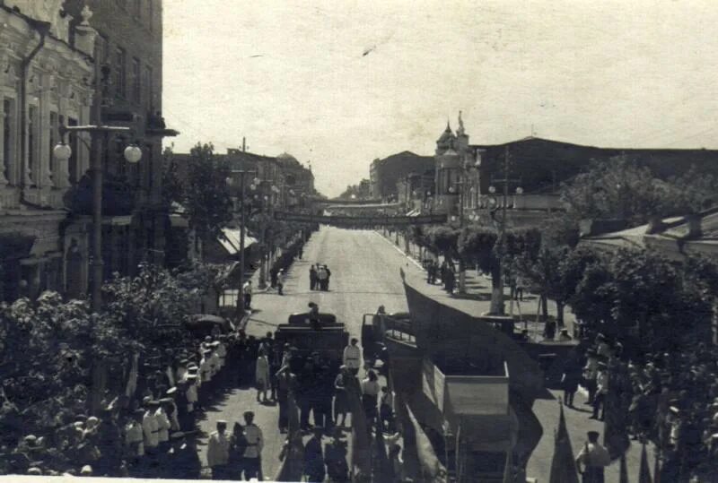 Краснодар старый город фото Краснодар. Первомайская демонстрация 1950 года.