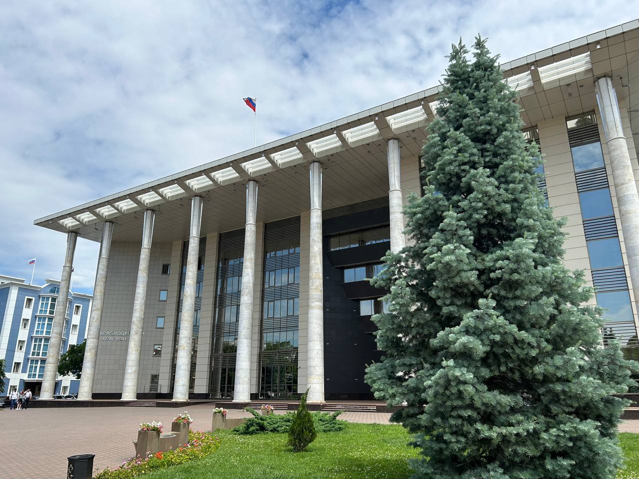 Краснодарский краевой суд красная ул 10 фото Бывшего краснодарского оперативника осудили за разглашение гостайны. 05.09.2023 