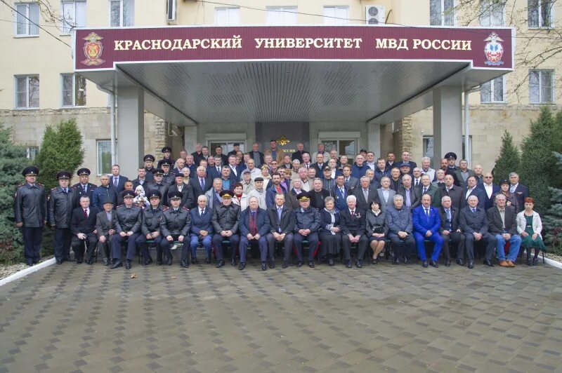 Краснодарский университет мвд россии фото В Краснодарском университете МВД России торжественно открыли памятник известному