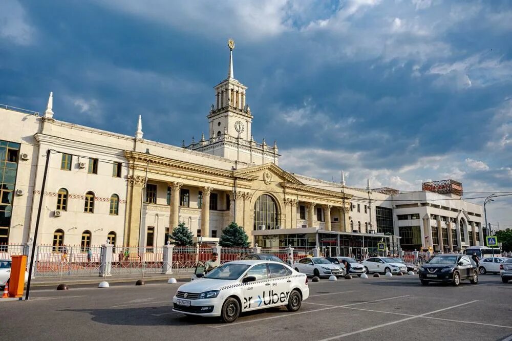 Краснодарский жд вокзал фото Суд обязал РЖД привести в порядок фасад вокзала "Краснодар-1" - Кубань Информ