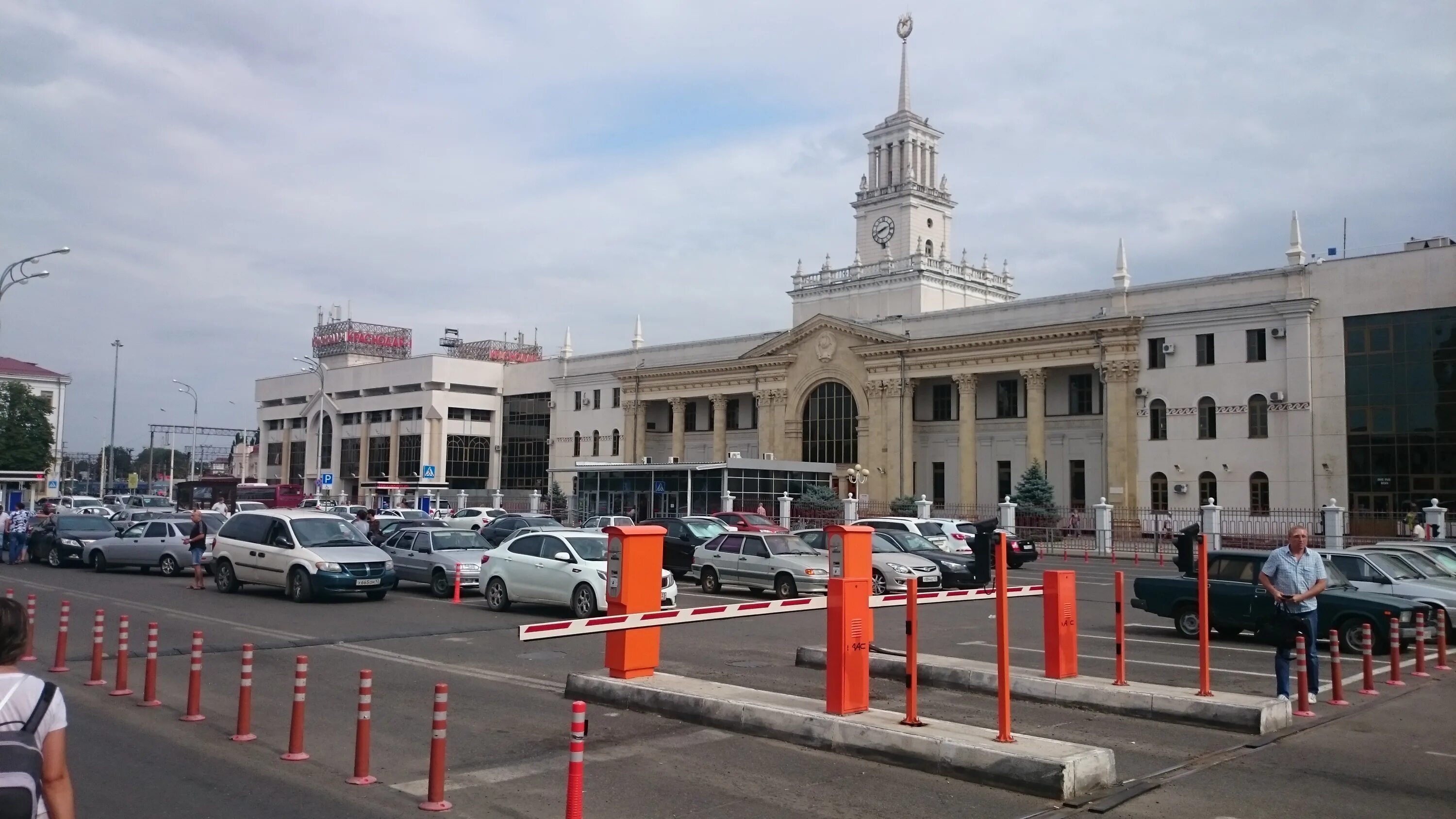 Краснодарский жд вокзал фото File:Tsentralnyy okrug, Krasnodar, Krasnodarskiy kray, Russia - panoramio (77).j