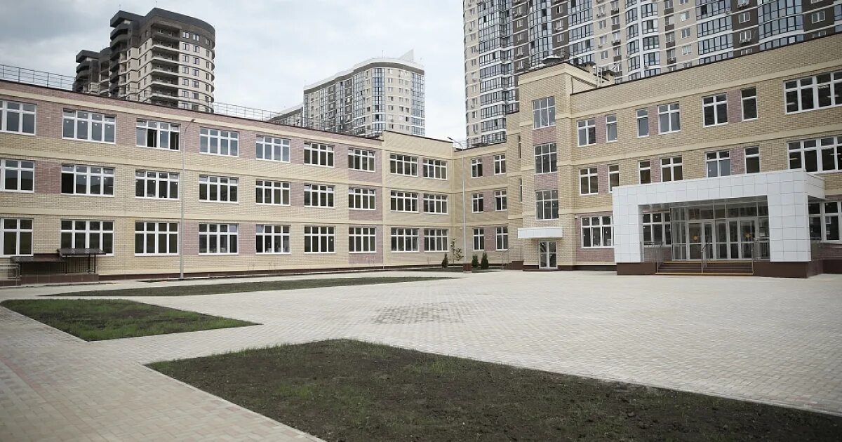 Краснодог ул куйбышева 2 школьный микрорайон фото Завершено строительство школы на 1550 мест в районе ул. им. Кирилла Россинского 