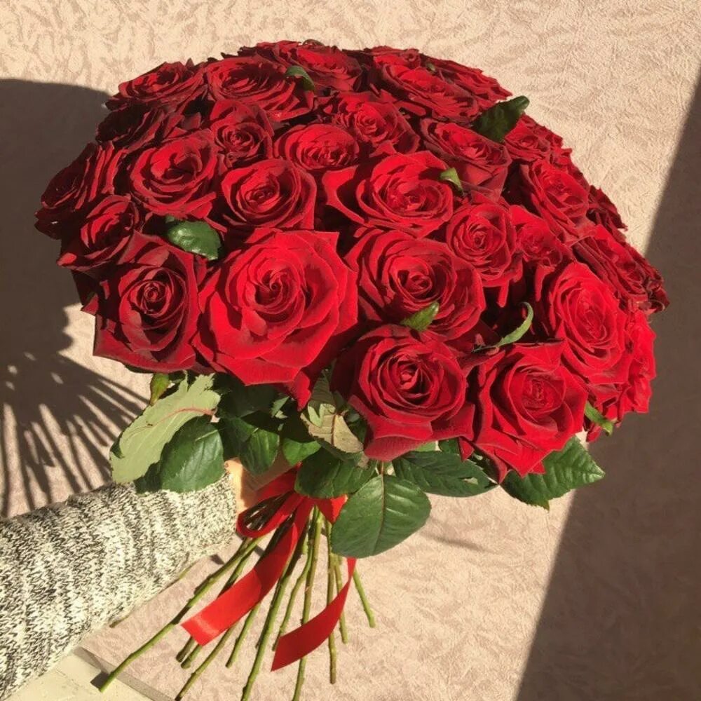 Красное 35 фото Букет из Букет из 35 красных роз 60 см в Котельниках - цена 2550 RUB, доставка з