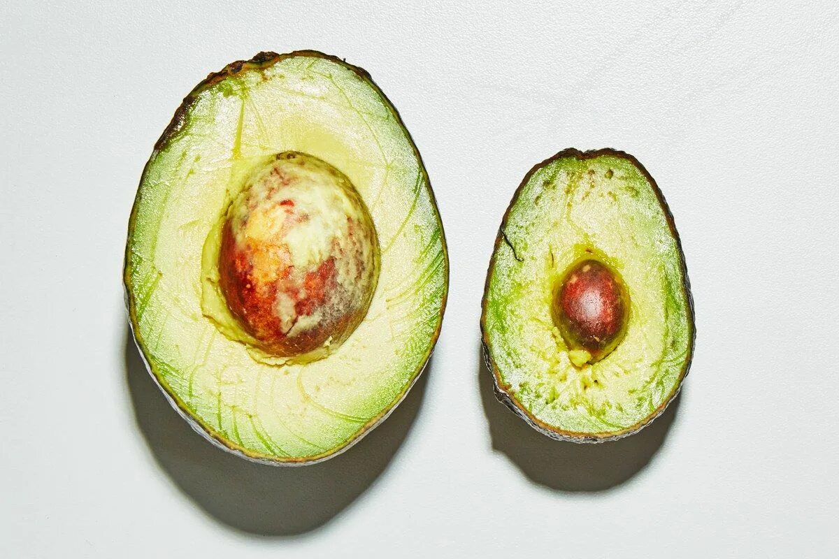 Красное авокадо фото Trader Joe’s Tiny Avocados Are More Than Just Cute Avocado, Trader joes, Food
