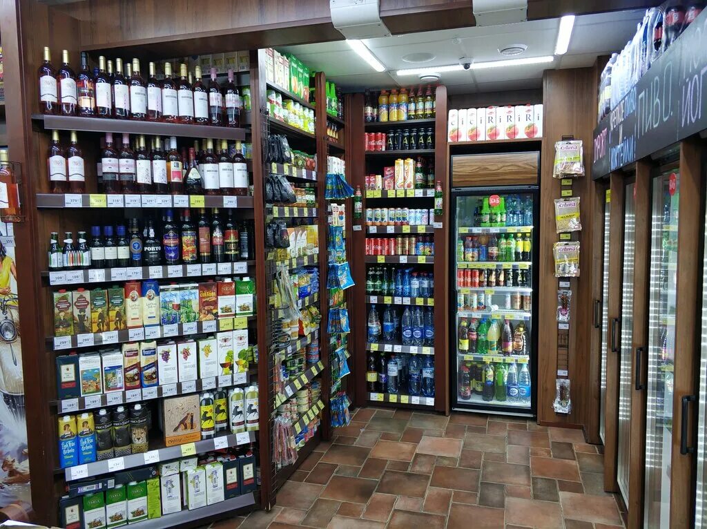 Красное белое интерьер магазина Панорама: Красное&Белое, алкогольные напитки, ул. Дмитрия Ульянова, 32, Москва -