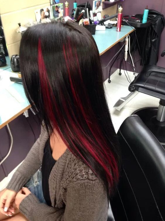 Красное мелирование на темные волосы фото Black Hair with Red Peekaboo Highlights Black red hair, Red hair streaks, Black 