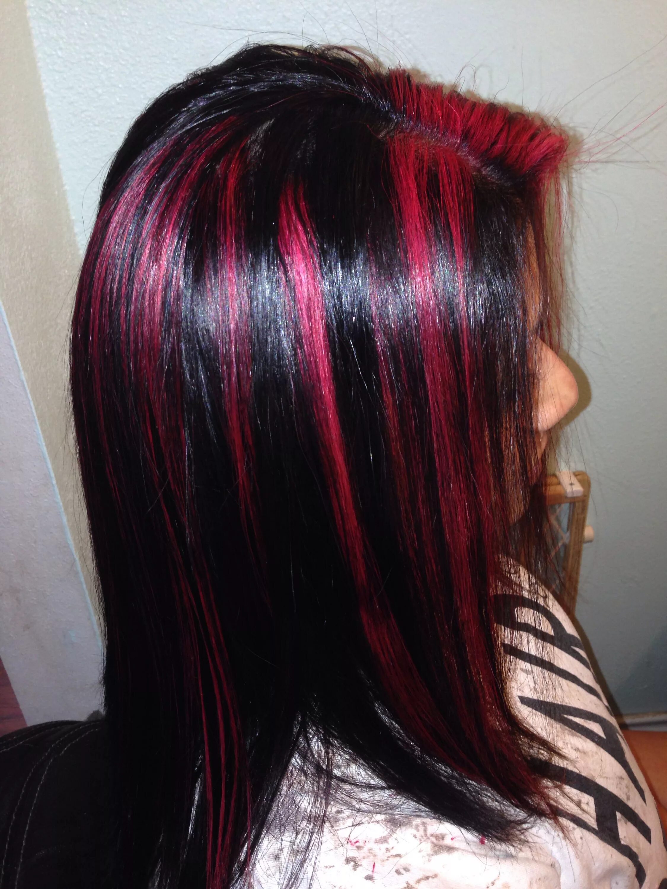 Красное мелирование на темные волосы фото Pin on Hair color Hair color streaks, Violet black hair, Violet hair colors