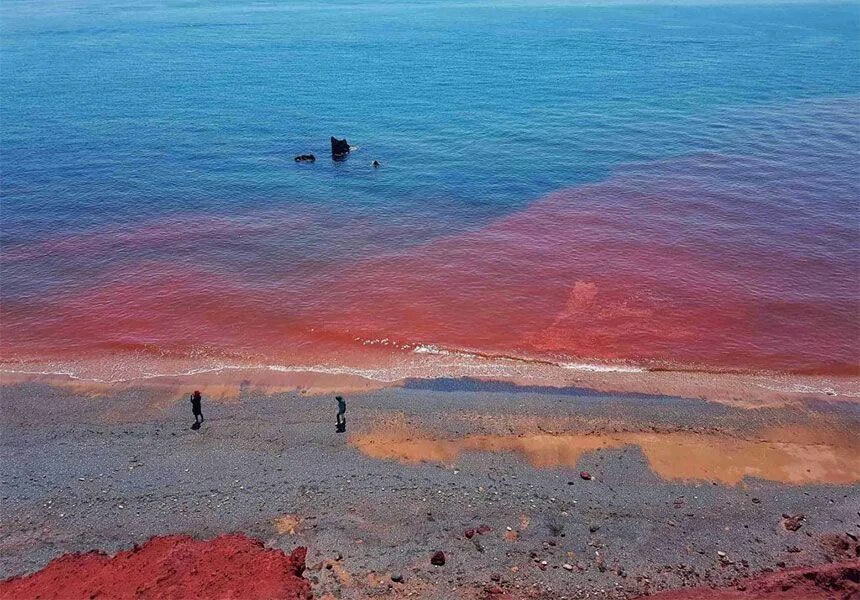 Красное море красная вода фото Hormuz island red beach Red beach, Iran travel, Island