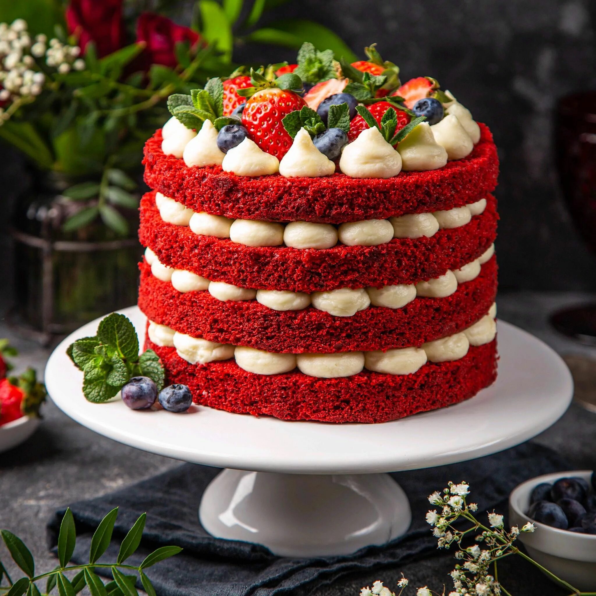 Красное оформление торта Pin by Barbara Goode on Puzzles Easter recipes, Desserts, Mini cheesecake