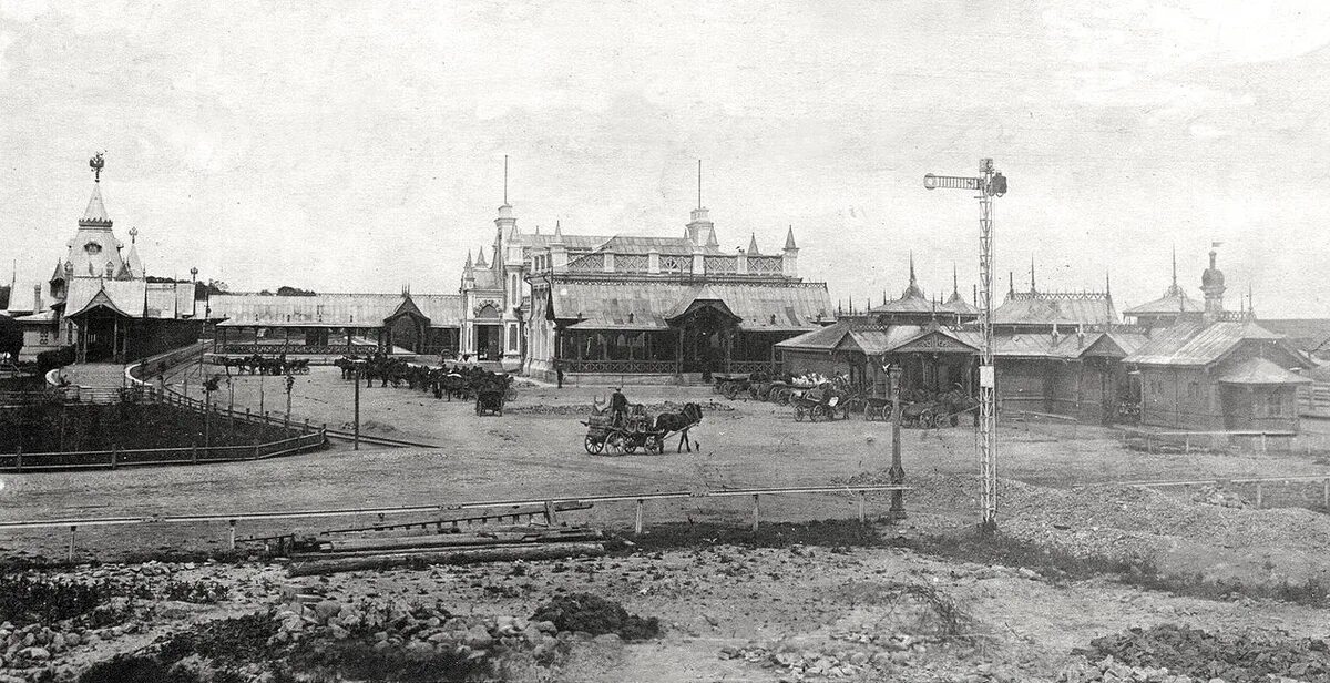 Красное село старые фото Мир вокзалов Николая Бенуа: Лигово, Сергиево, Стрельна, Петергоф Музей Оранэлы Д