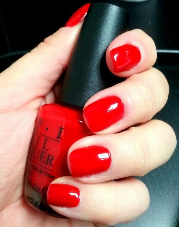 Красное яблоко мастера маникюра OPI - "Big Apple Red" Opi red nail polish, Red nails, Super nails