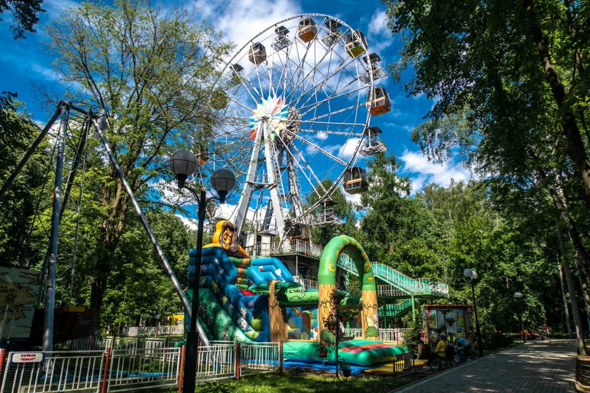 Красногорский городской парк фото Фото: Колесо обозрения, парк аттракционов, Московская область, Красногорск, Крас