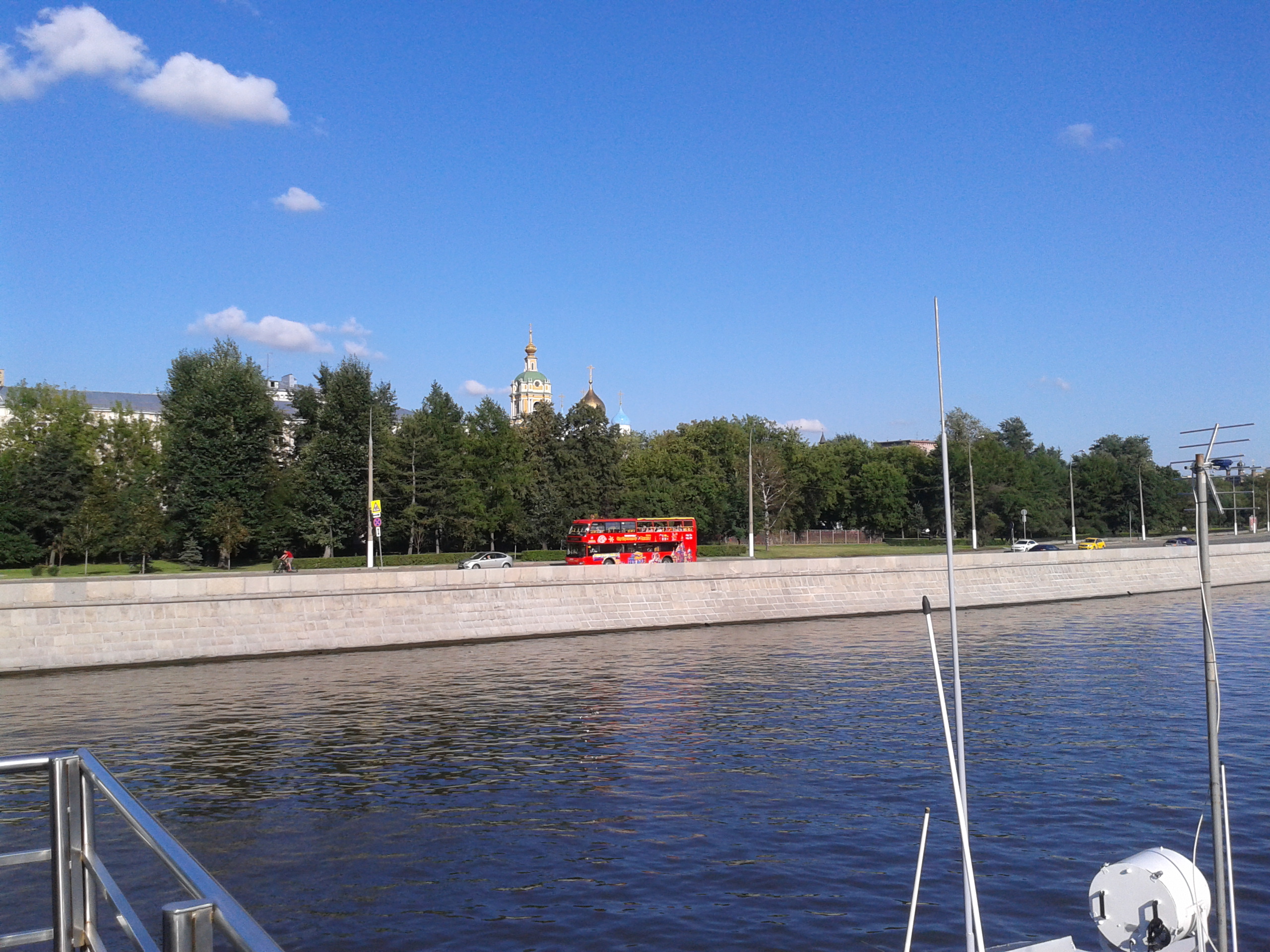 Краснохолмская набережная фото причал File:Krasnokholmskaya Embankment.jpg - Wikipedia