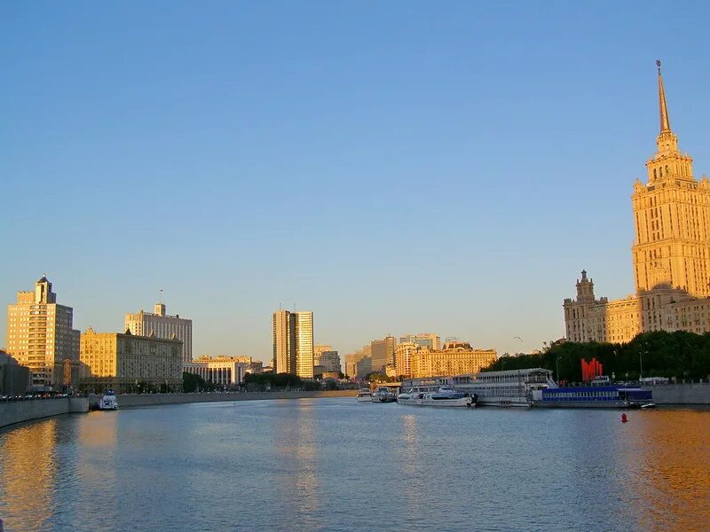 Краснопресненская набережная москва фото Москва. Краснопресненская набережная, или где без палева уединиться с девушкой: 