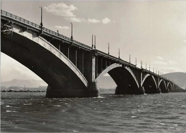 Красноярск черно белое фото Коммунальный мост, 1960-е годы. #old_krsk #Красноярск 2022 Красноярск, которого 