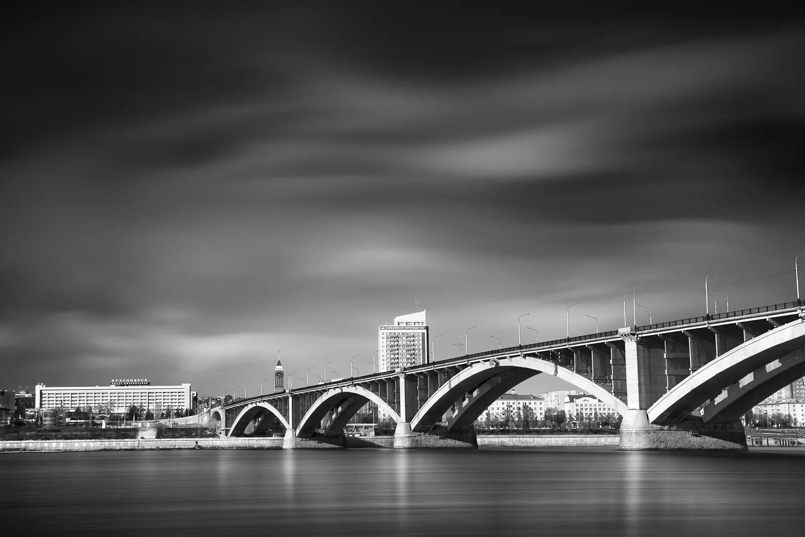 Красноярск черно белое фото Коммунальный мост. Фотограф Дмитрий Антипов