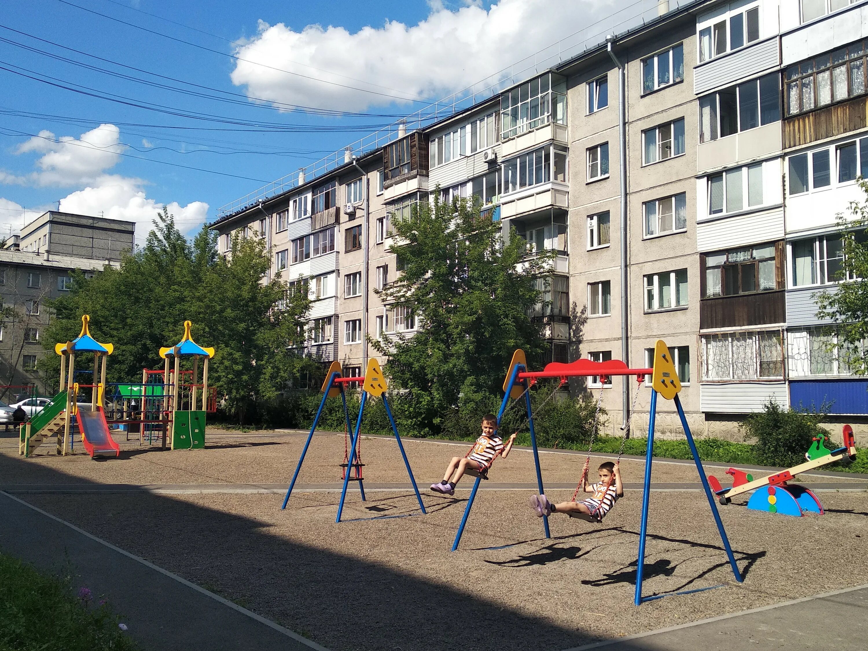 Красноярск фото дворов Образцовый уют дворов и подъездов. Красноярский рабочий