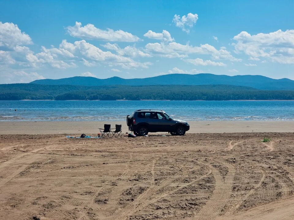 Красноярск фото море Красноярское море сильно обмелело, берег в районе Приморска - Chevrolet Niva GLX