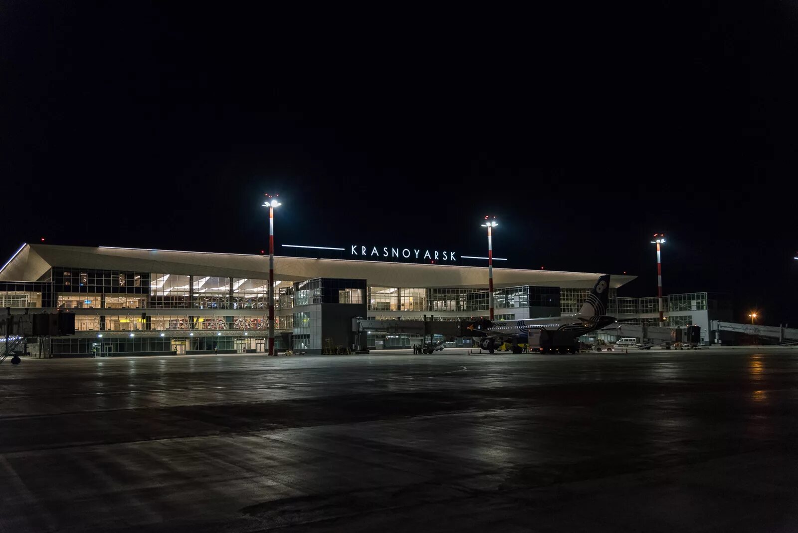 Красноярский аэропорт емельяново фото В аэропорту Красноярск начал работу новый грузовой авиаперевозчик