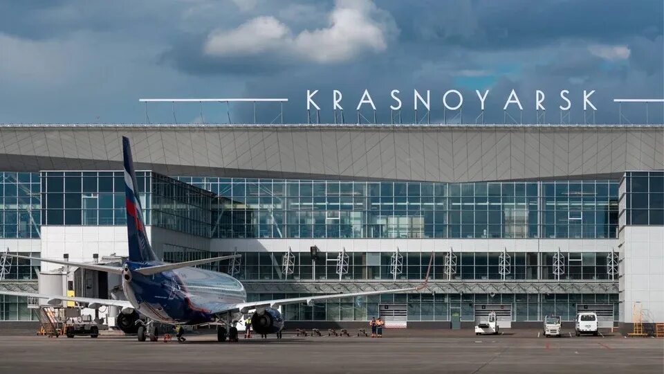 Красноярский аэропорт емельяново фото В Красноярске из-за разгерметизации аварийно сел самолет - KP.RU