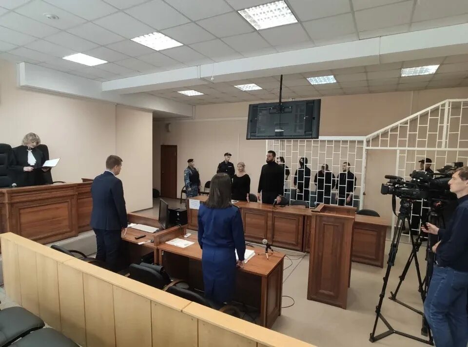 Красноярский краевой суд состав суда фото Пятеро маньяков убили 16-летнюю девушку у Коркинского моста в Красноярске: суд в