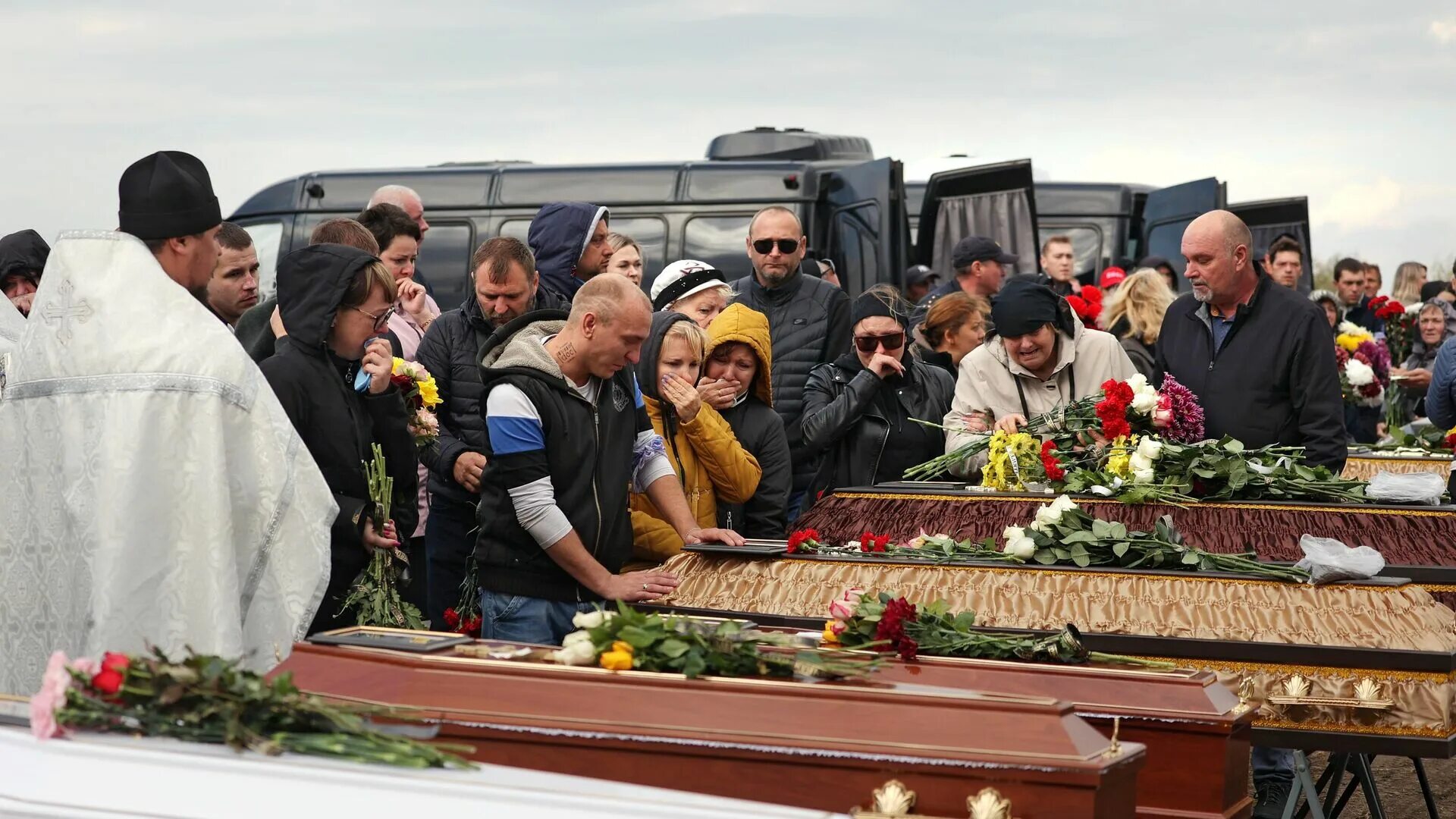 Красноярский край похороны отравившихся детей фото При крушении самолета в Иркутске погибли два пилота - РИА Новости, 23.10.2022