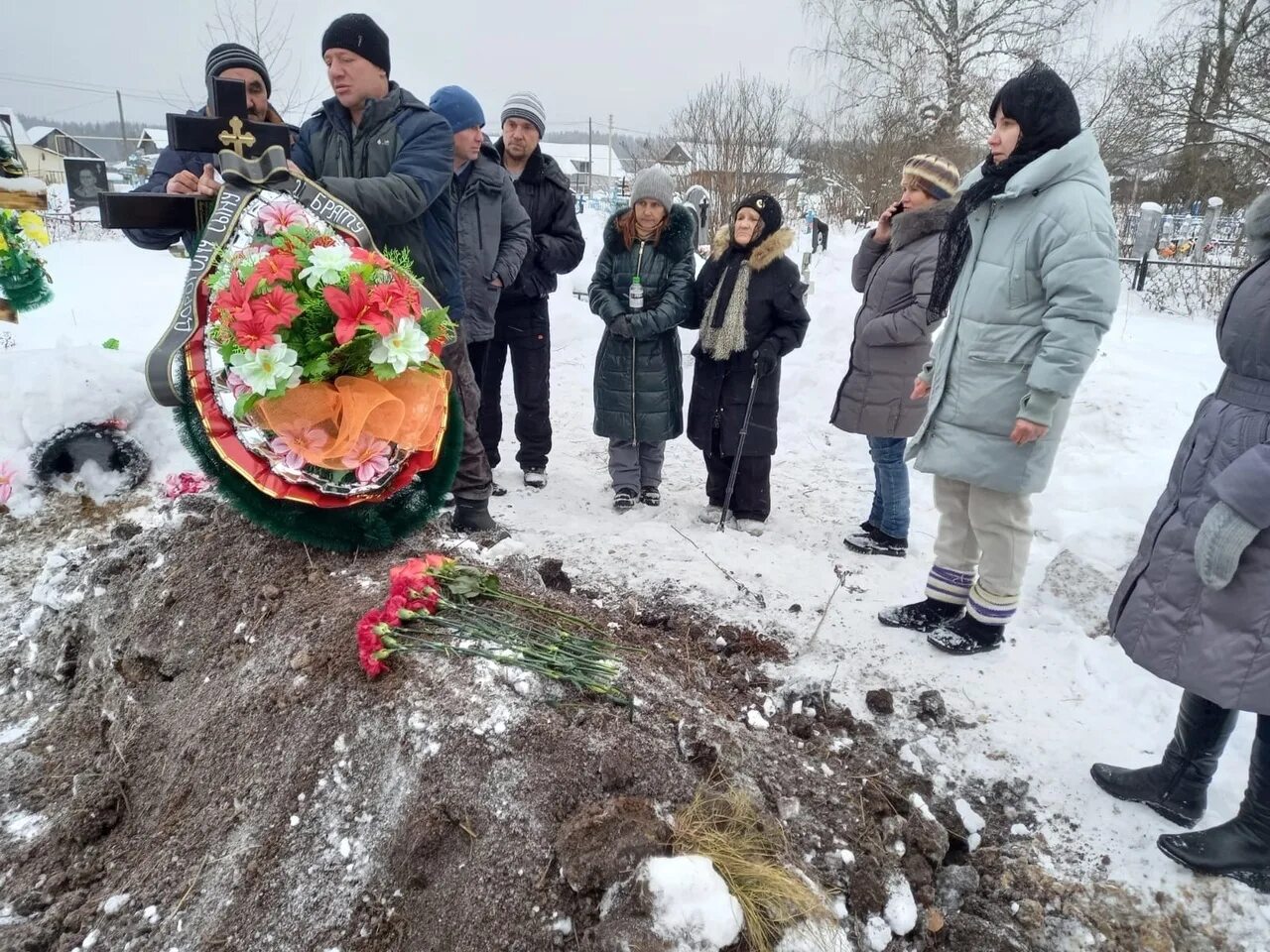 Красноярский край похороны отравившихся детей фото В Пермском крае похоронили участника спецоперации из Октябрьского городского окр