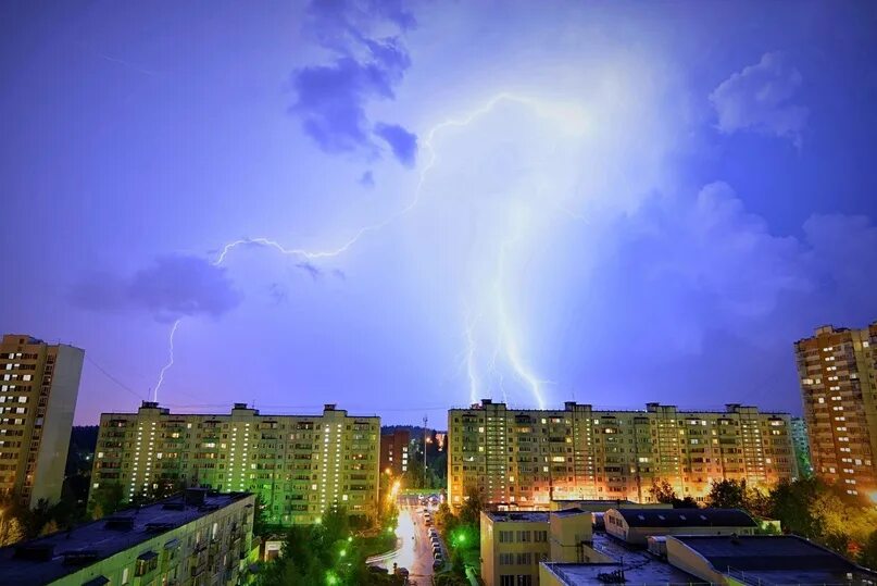 Краснознаменск московской области фото Ветренная погода сохранится до 20:00. Ожидаются порывы ветра до 15-20 м/с, дождь