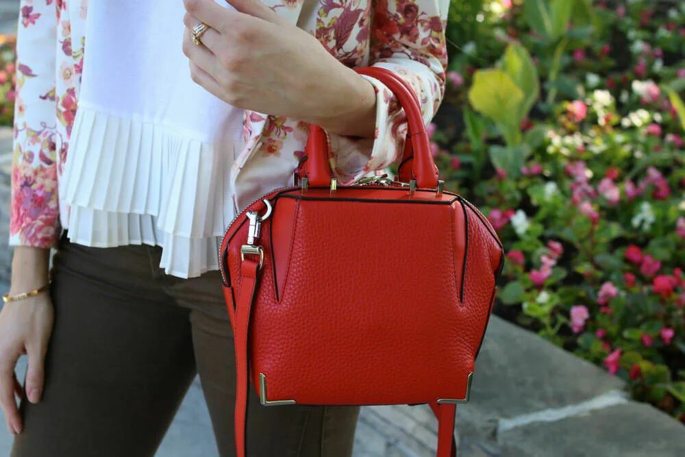 Красную сумку с чем носить фото What to Wear a Red Handbag with: Making Your Look More Expressive: Fashion, Styl