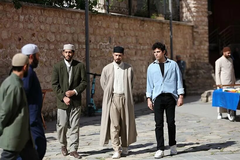 Красные бутоны турецкий фото Красные бутоны (TV Series 2023- ) - Photos - IMDb