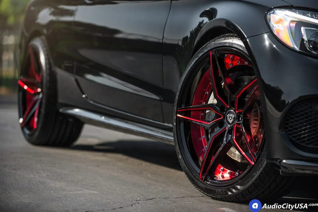 Красные диски фото 1_2017_Mercedes_Benz_C300_Coupe_20_MQ_3259_Black_Red_AudioCityUsa