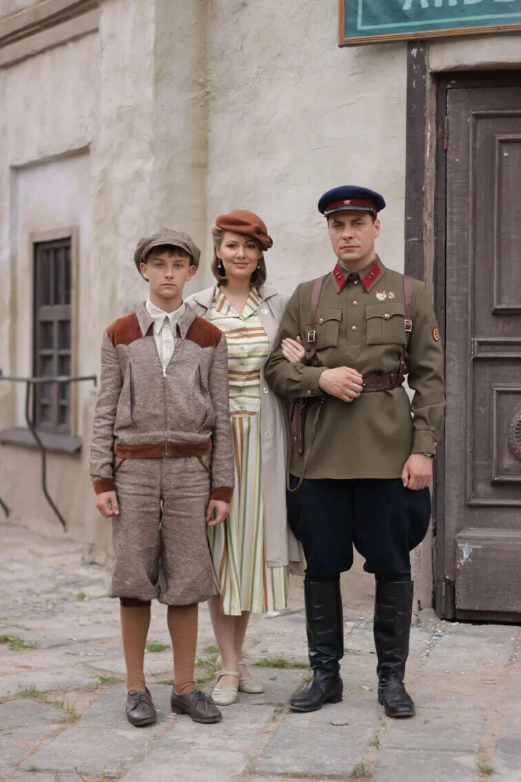 Красные горы актеры и роли фото Фото: Красные горы / Кадр со съемок сериала "Красные горы" (2013) #1940589