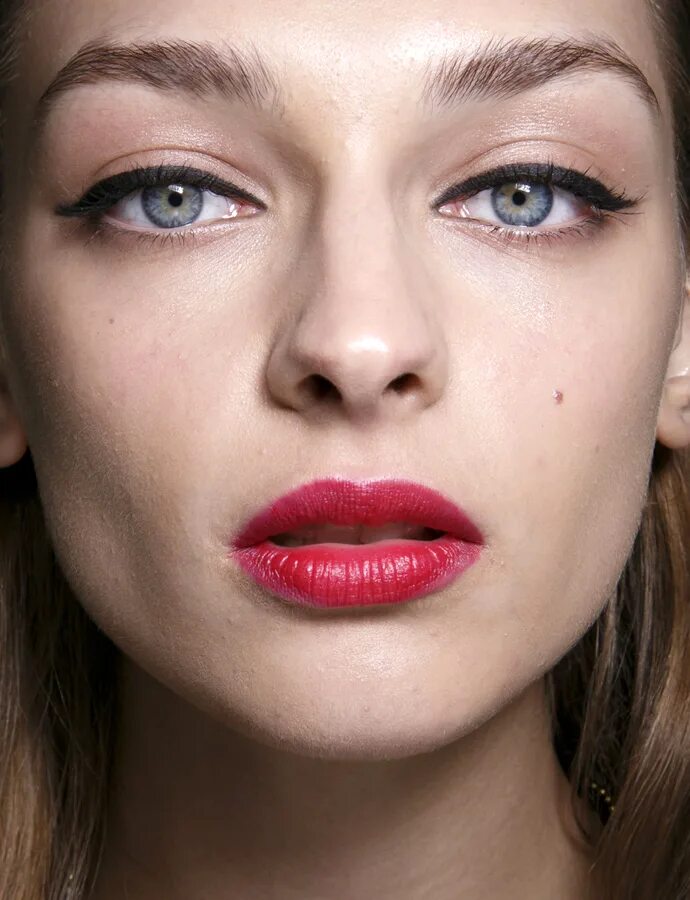 Красные губы без макияжа Неделя моды в Лондоне SS 2014: beauty trend report BURO.