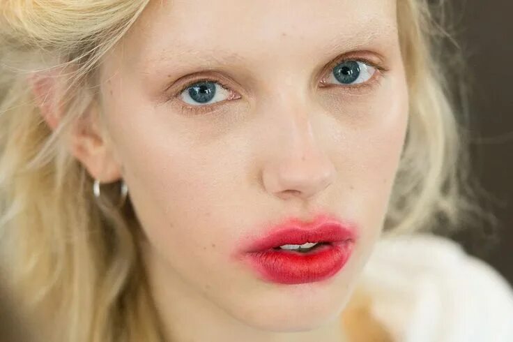 Красные губы без макияжа Trend Of LFW: Smudged-On-Purpose Lips Trucco editoriale, Rossetto, Prodotti per 