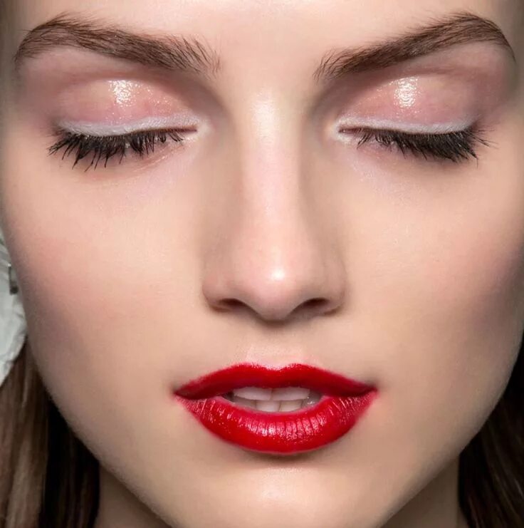 Красные губы без макияжа глаз love this Unique makeup, Red lipstick looks, Beauty hacks