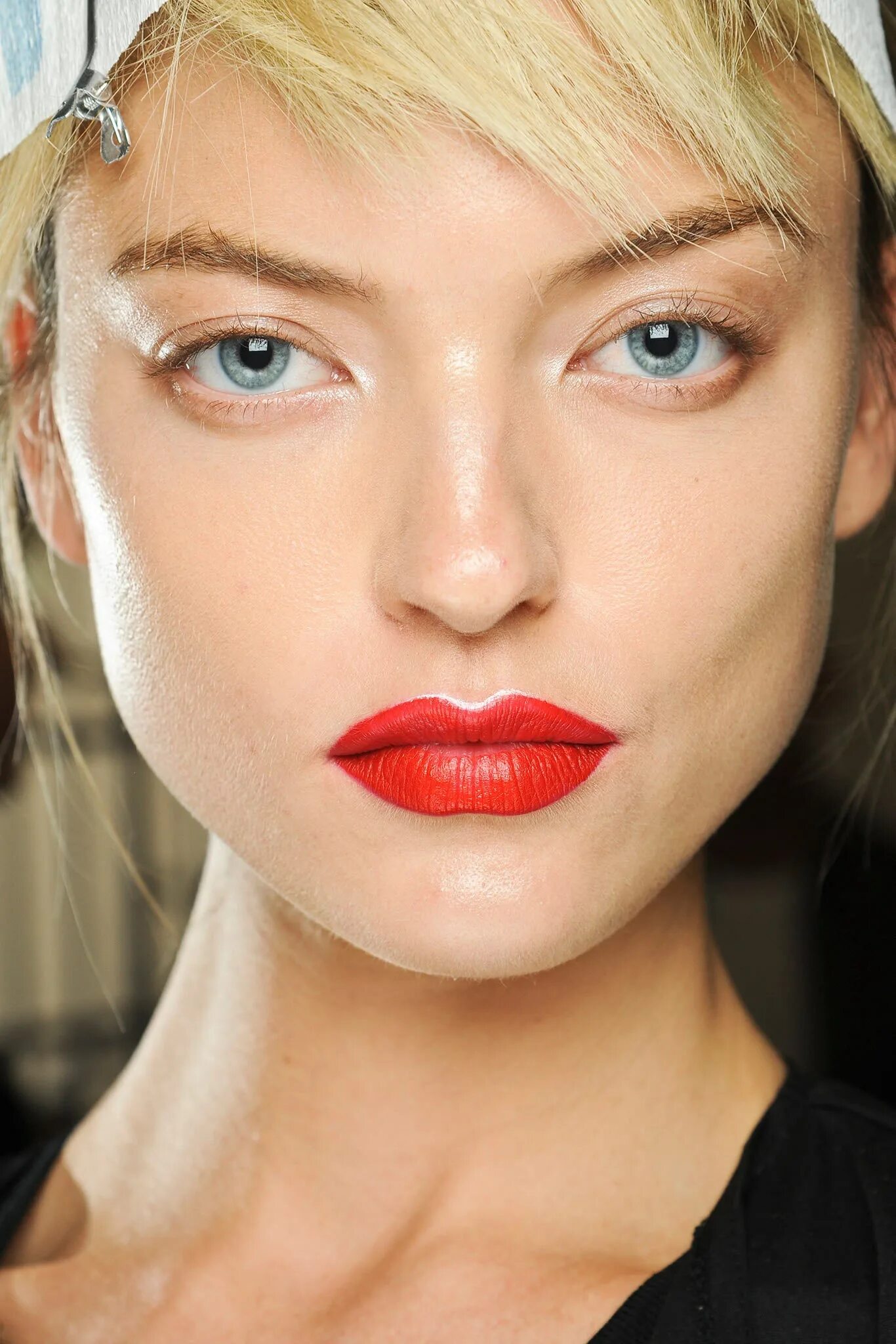 Красные губы без макияжа глаз Prada Spring 2013 Ready-to-Wear Collection Vogue