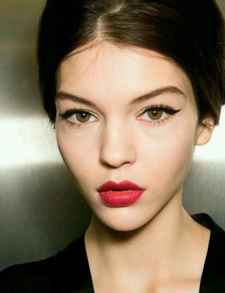 Красные губы без макияжа глаз Bold red lips Hair beauty, Beauty hacks, Beauty