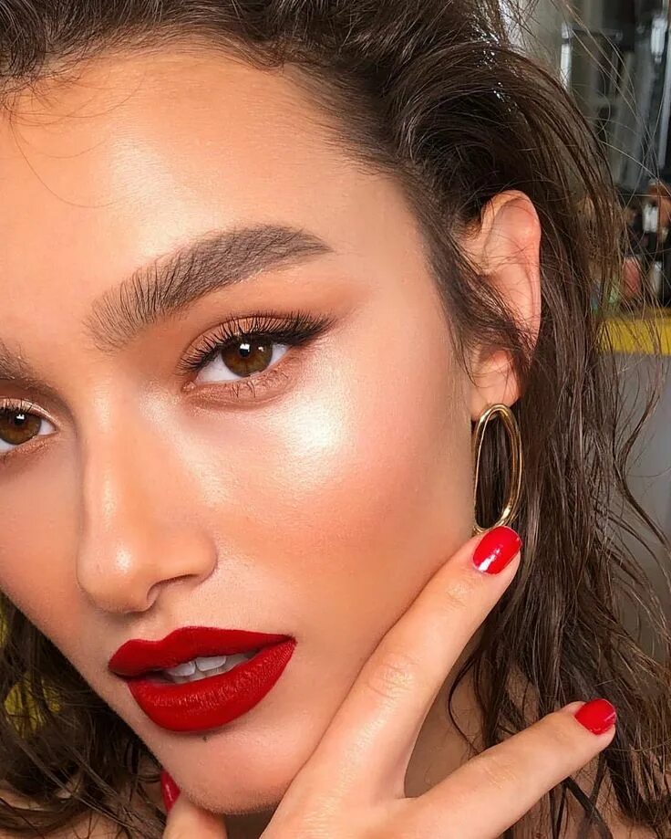 Красные губы без макияжа глаз Ortal elimeleh poney on Instagram: "Today’s glam with @mashaderevianko Hair @guy