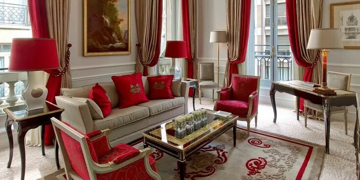 Красные интерьеры фото Hôtel Plaza Athénée - 5-star luxury hotel Dorchester Collection Curtains living 