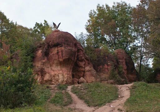 Красные камни кисловодск фото Красная Скала Изображения: просматривайте стоковые фотографии, векторные изображ