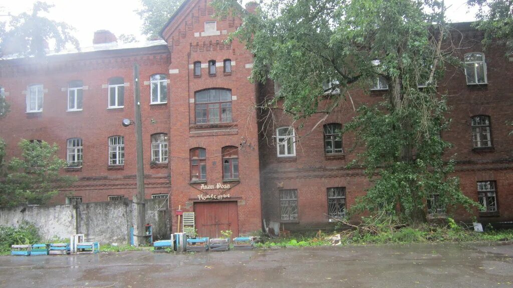 Красные казармы пермь фото Поместье Алая Роза, развлекательный центр, ул. Красные Казармы, 7, Пермь - Яндек