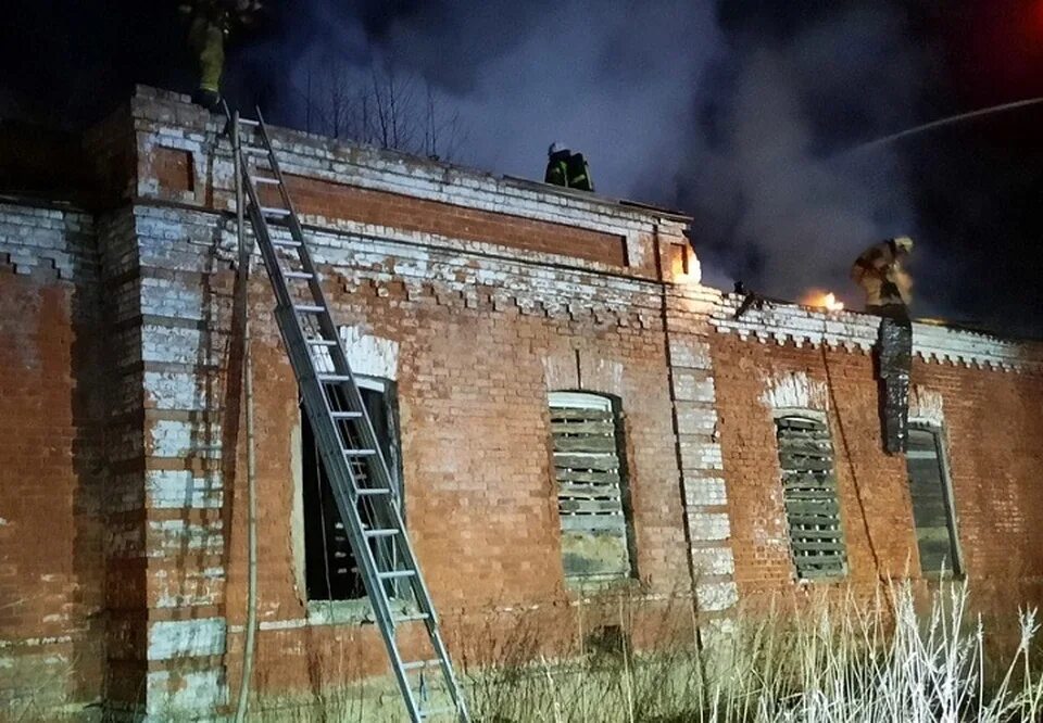 Красные казармы ул чернышевского 106 вологда фото В Вологде горели Красные казармы на Чернышевского - KP.RU
